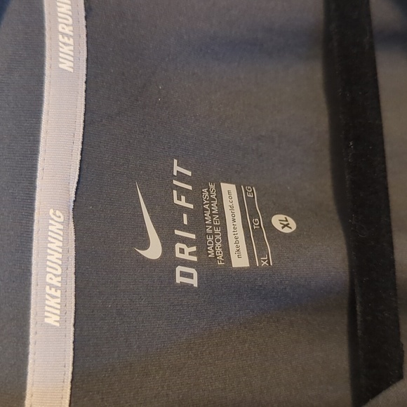 Women's XL Nike running shirt - Picture 3 of 7